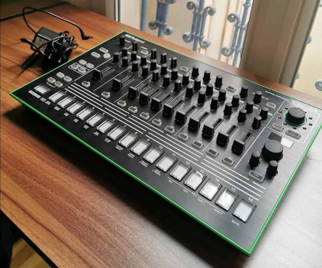 Roland TR-8