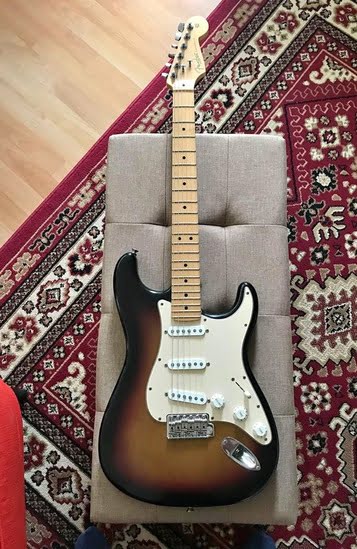 Fender Stratocaster ( USA )