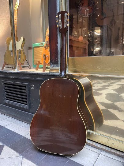 GIBSON J-45 ADJ