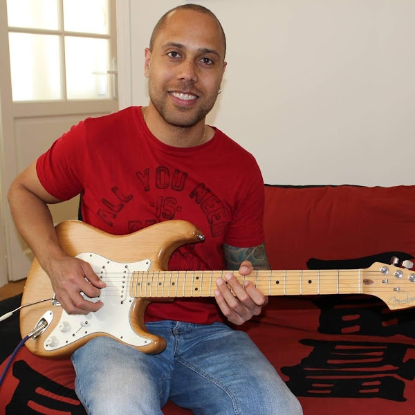 Pro donne cours de guitare